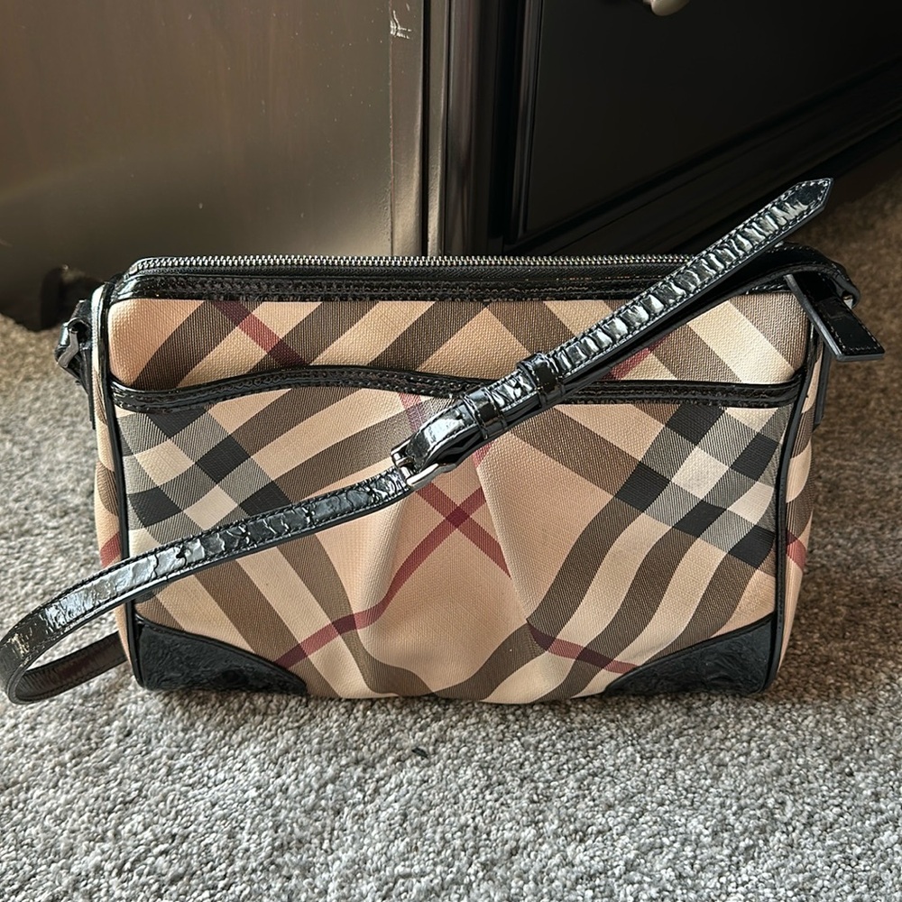Burberry Authentic Bag! Patent trim Nova Check shoulder bag